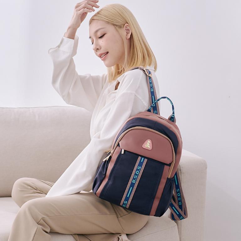 B.S.D.S冰山袋鼠 - 非常莓好 - 織帶拼接多夾層後背包 - 甜粉藍【7013-BP】