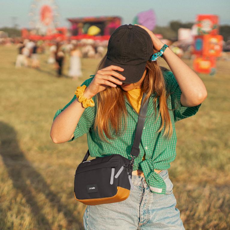 Pacsafe Go隨行防盜斜背方包2.5L-沁心藍