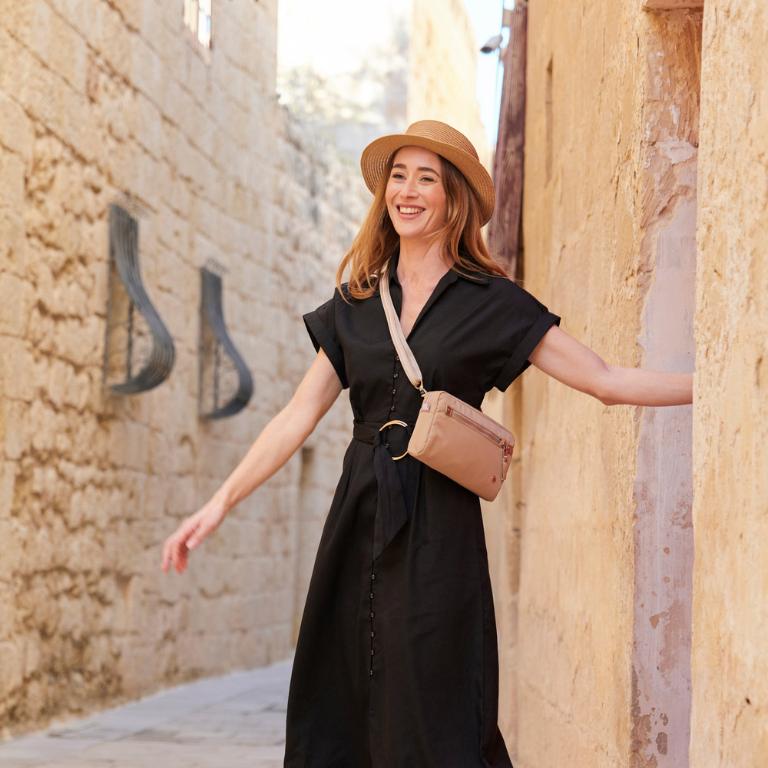 Pacsafe W 三用防盜手拿側背包1L-褐色