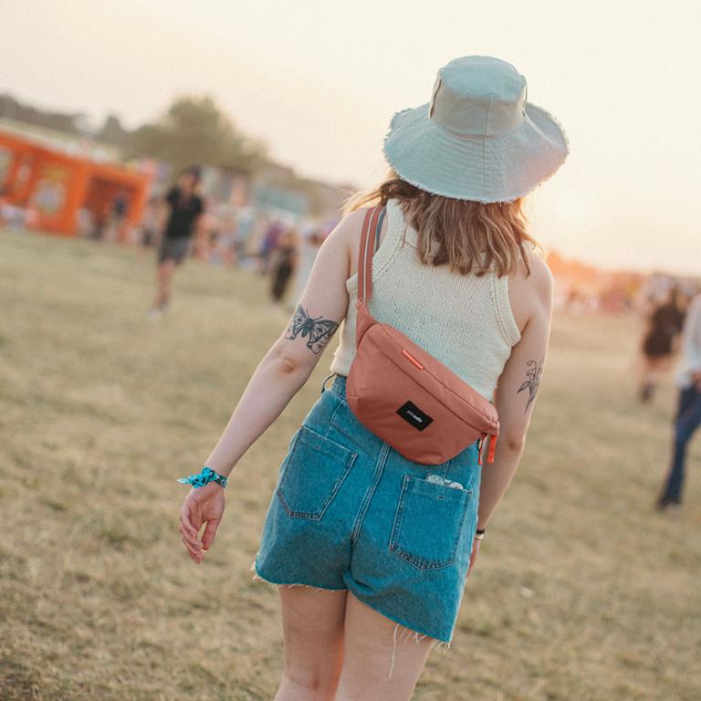 Pacsafe Go Sling隨行防盜斜背胸包2.5L-黑色