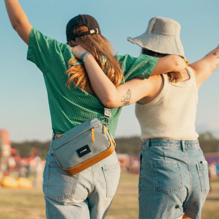 Pacsafe Go隨行防盜斜背方包2.5L-沁心藍