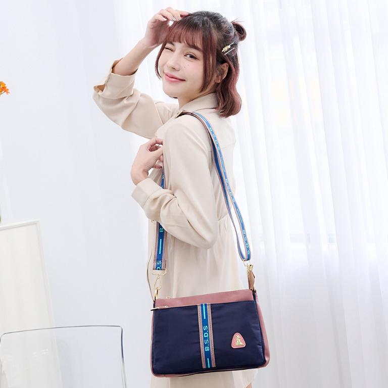 B.S.D.S冰山袋鼠 - 非常莓好 - 織帶拼接多口袋斜肩包 - 甜粉藍【7003-BP】