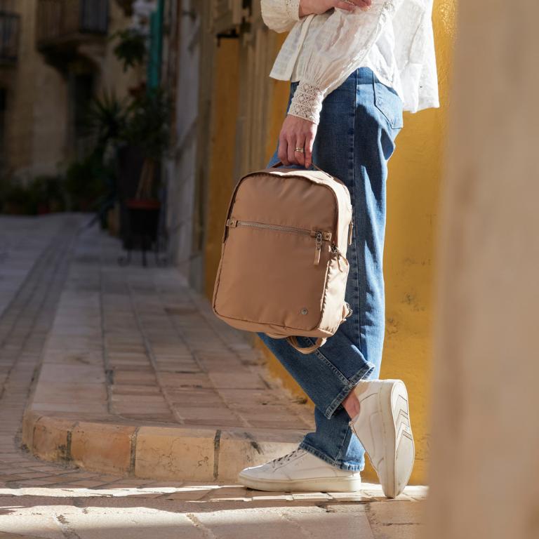 Pacsafe W 防盜後背包10L-褐色