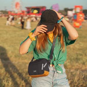 Pacsafe Go隨行防盜斜背方包2.5L-玫瑰粉