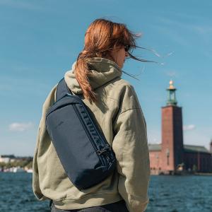 Pacsafe Vibe 325 防盜斜背胸背包(10L)-深藍色