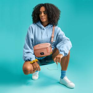 Pacsafe Go隨行防盜斜背方包2.5L-玫瑰粉