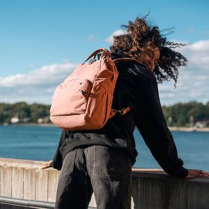 Pacsafe Citysafe CX ECONYL® Fabric 防盜後背包(17L)-玫瑰粉