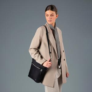 Pacsafe W 防盜斜肩包3L-黑色