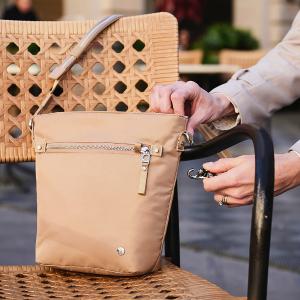 Pacsafe W 防盜斜肩包3L-褐色