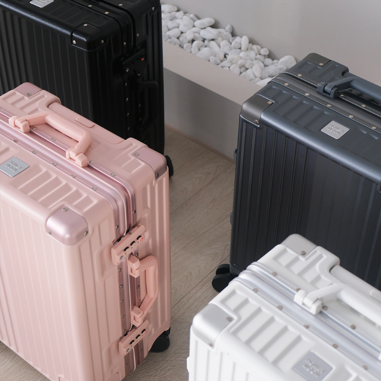 Honeymoon 鋁框多功能杯架USB充電行李箱-5色