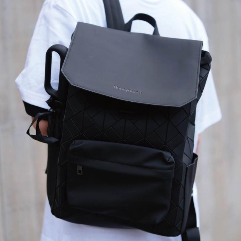 Honeymoon 品牌菱格紋旅行後背包-菱格黑