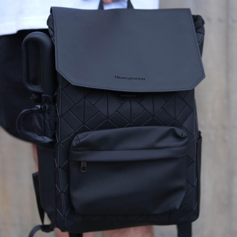 Honeymoon 品牌菱格紋旅行後背包-菱格黑