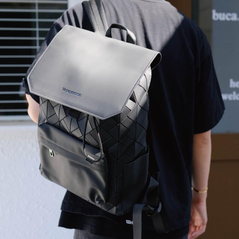 Honeymoon 品牌菱格紋旅行後背包-菱格黑
