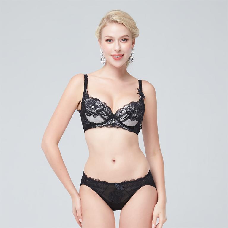 【思薇爾】花都夢蝶系列M-XL蕾絲刺繡低腰三角女內褲(黑色)