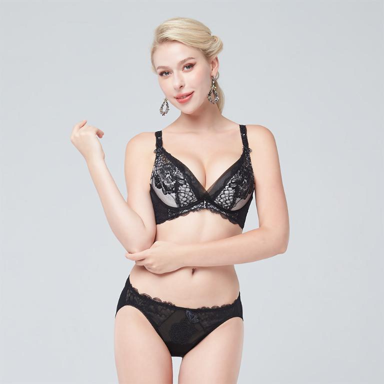 【思薇爾】花都夢蝶系列M-XL蕾絲刺繡低腰三角女內褲(黑色)