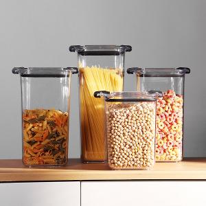 Latchlok Pantry 系列 TRITAN 儲物罐