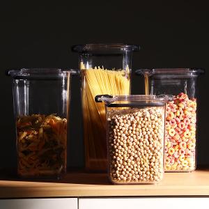 Latchlok Pantry 系列 TRITAN 儲物罐