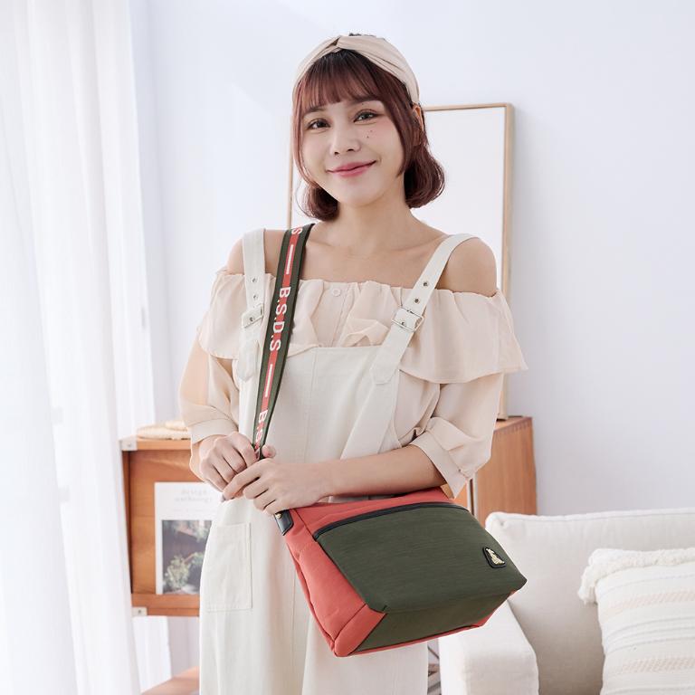 B.S.D.S冰山袋鼠 - 玩色主義 - 雙色休閒輕量斜背包 - 甜柚綠【9006-OG】