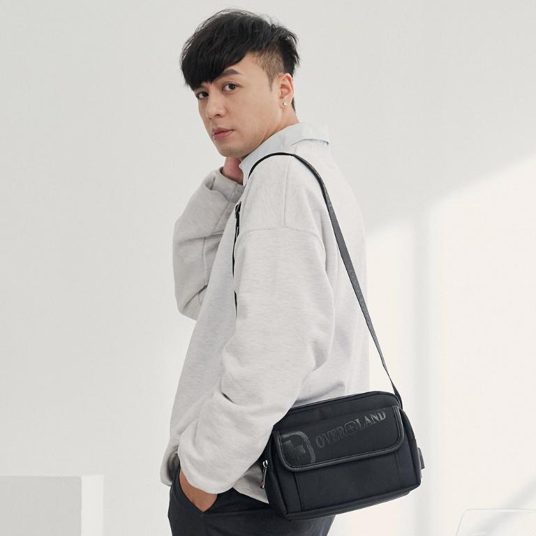 OVERLAND - 美式十字軍 - LOGO浮印掀蓋造型斜背包(小/S) - 5707
