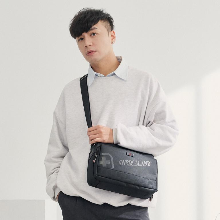 OVERLAND - 美式十字軍 - LOGO浮印格紋拼接斜背包(中/M) - 5715