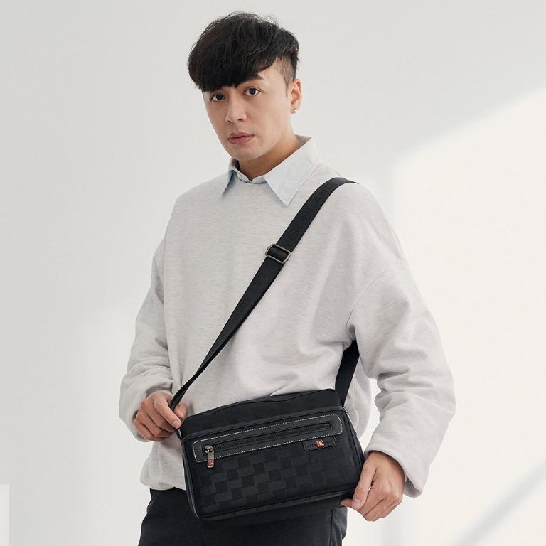 OVERLAND - 美式十字軍 - 格紋車線造型斜背包(中/M) - 2704