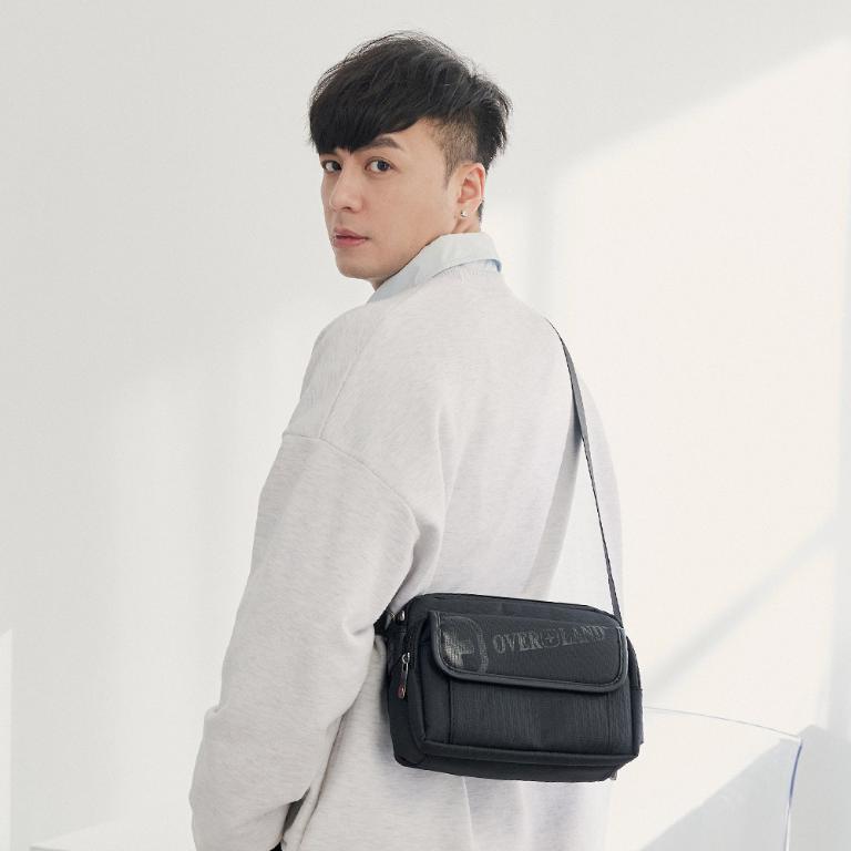OVERLAND - 美式十字軍 - LOGO浮印掀蓋造型斜背包(小/S) - 5707
