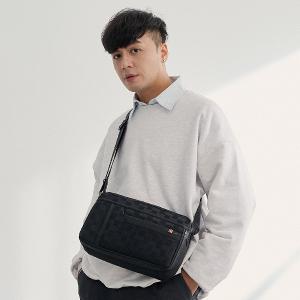 OVERLAND - 美式十字軍 - 格紋經典造型斜背包(中/M) - 2919
