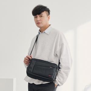 OVERLAND - 美式十字軍 - 素面造型斜背包(中/M) - 5699