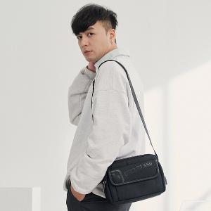 OVERLAND - 美式十字軍 - LOGO浮印掀蓋造型斜背包(小/S) - 5707