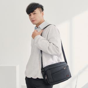 OVERLAND - 美式十字軍 - 素面造型斜背包(中/M) - 5699