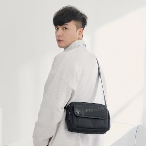 OVERLAND - 美式十字軍 - LOGO浮印掀蓋造型斜背包(小/S) - 5707