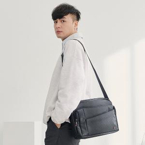 OVERLAND - 美式十字軍 - 素面造型斜背包(大/L) - 5744