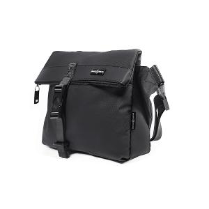 MANDE RHODE - 曼德羅德 - 霧面插扣掀蓋斜背包 - A5888-1K