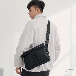 MANDE RHODE - 曼德羅德 - 霧面插扣掀蓋斜背包 - A5888-1K