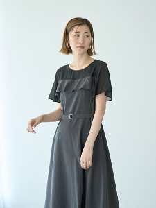 分層感荷葉邊寬袖腰帶造型連身洋裝