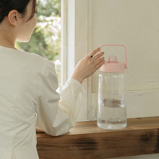 THERMOS 膳魔師吸管隨手瓶_TP436系列2000ML(TP436TSM)透明黑