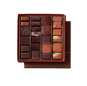 【限量預購】【Pierre Hermé】經典款綜合巧克力禮盒-210公克(贈品牌提袋)