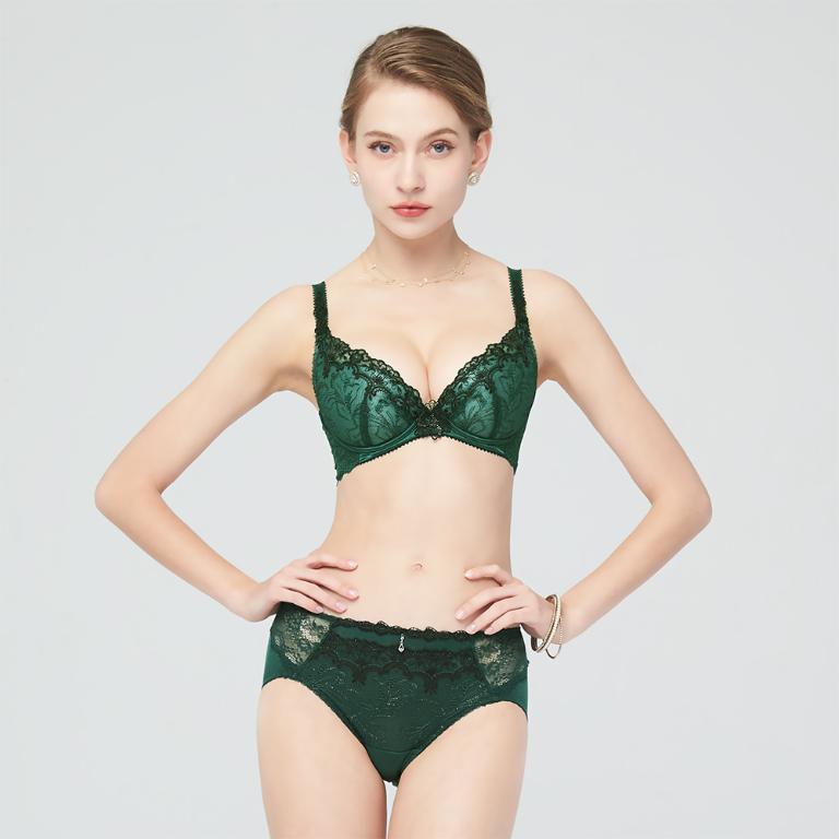 【思薇爾】香榭歌德系列M-XXL蕾絲刺繡中腰三角女內褲(晶燦綠)