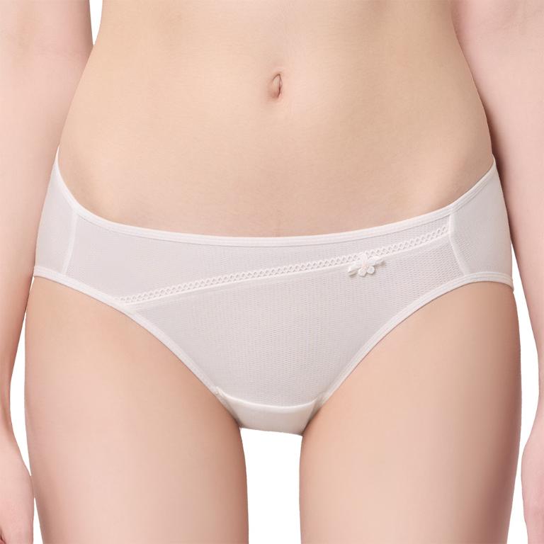 【思薇爾】耍花Young系列M-XL舒適透氣素面低腰三角女內褲(瓷白色)