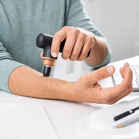 beurer 德國博依 迷你掌上型放鬆筋膜槍 MG 79《大地棕限定版》