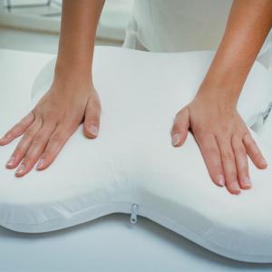 西班牙 KAMASANA坎瑪莎納 | 人體工學釋壓涼感多功能枕 |蝶型設計Harmony Fly