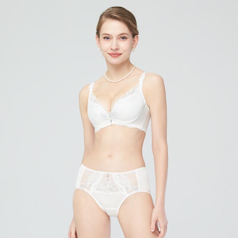 【思薇爾】翡花香宴系列M-XXL蕾絲刺繡中腰三角女內褲(奶油色)