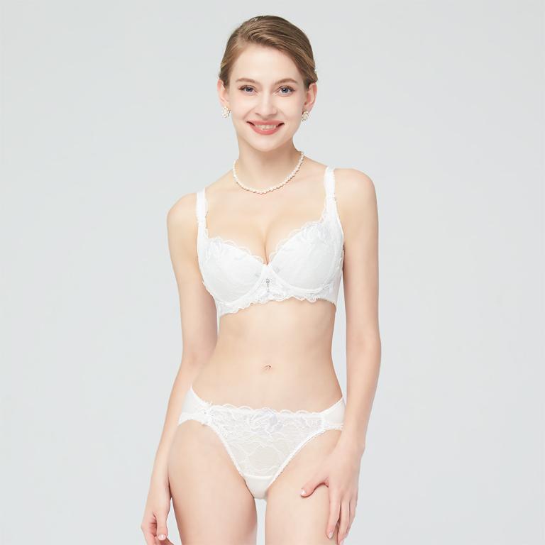 【思薇爾】翡花香宴系列M-XL蕾絲刺繡低腰三角女內褲(奶油色)