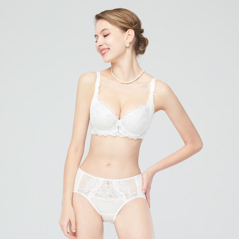 【思薇爾】翡花香宴系列M-XXL蕾絲刺繡中腰三角女內褲(奶油色)