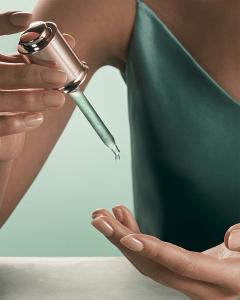 LA MER海洋拉娜 深藻煥膚微晶露 30ml