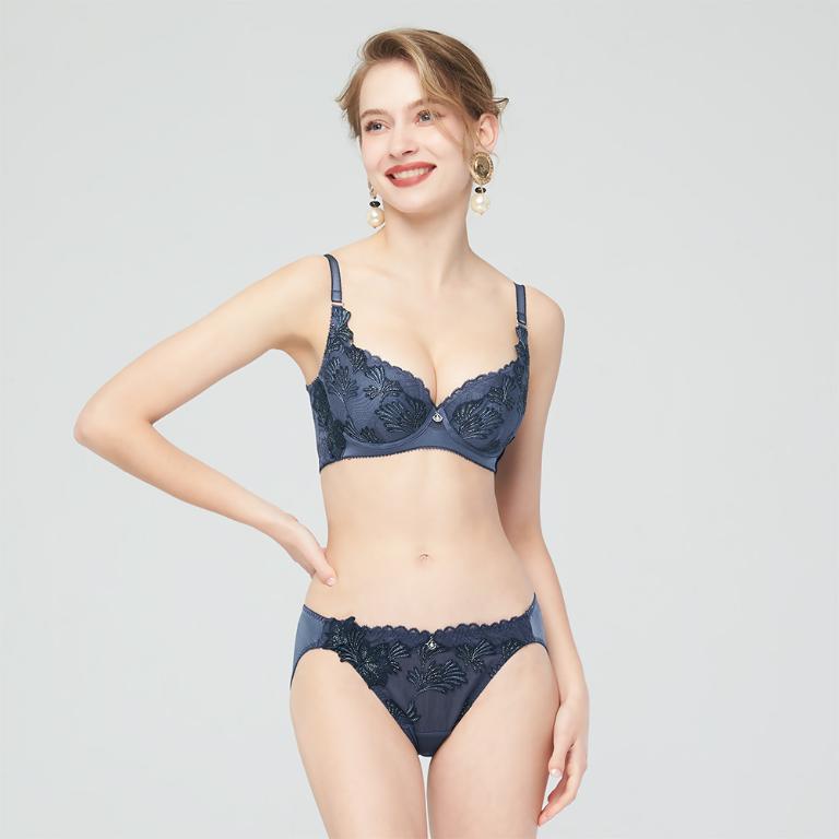 【思薇爾】琉光星燦系列M-XL蕾絲刺繡低腰三角女內褲(星洋藍)