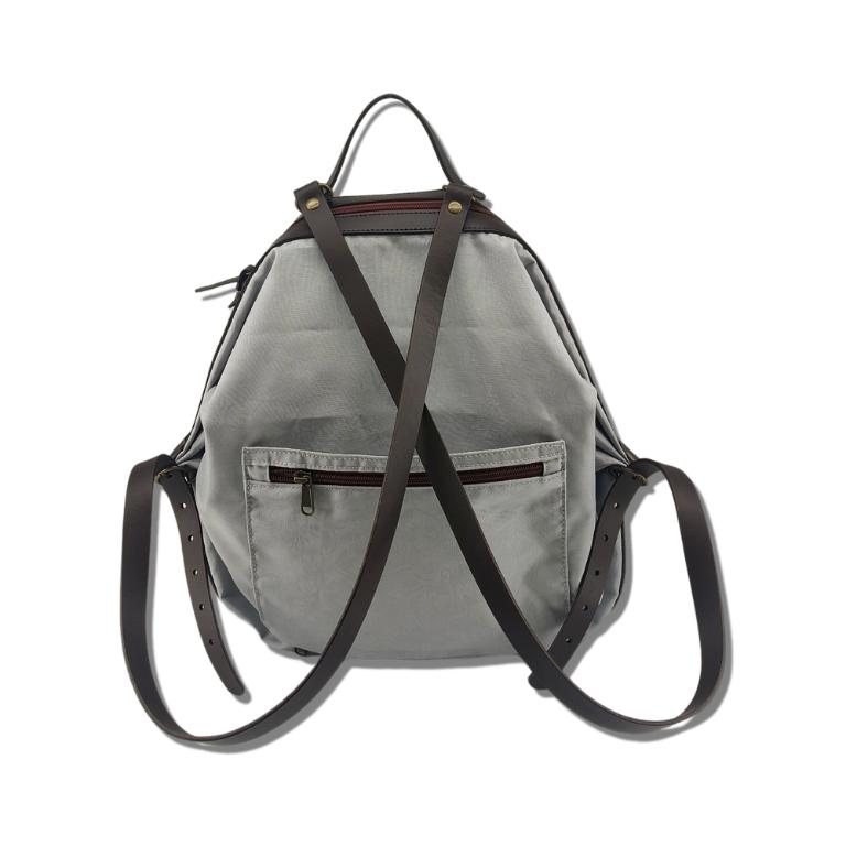 『絕版限量款』POPCORNGREEN折疊三用後背包(Ｍ)印花星鑽銀／贈送(顏色隨機)：POPCORNGREEN藝術聯名氣球狗擺飾(Ｓ)