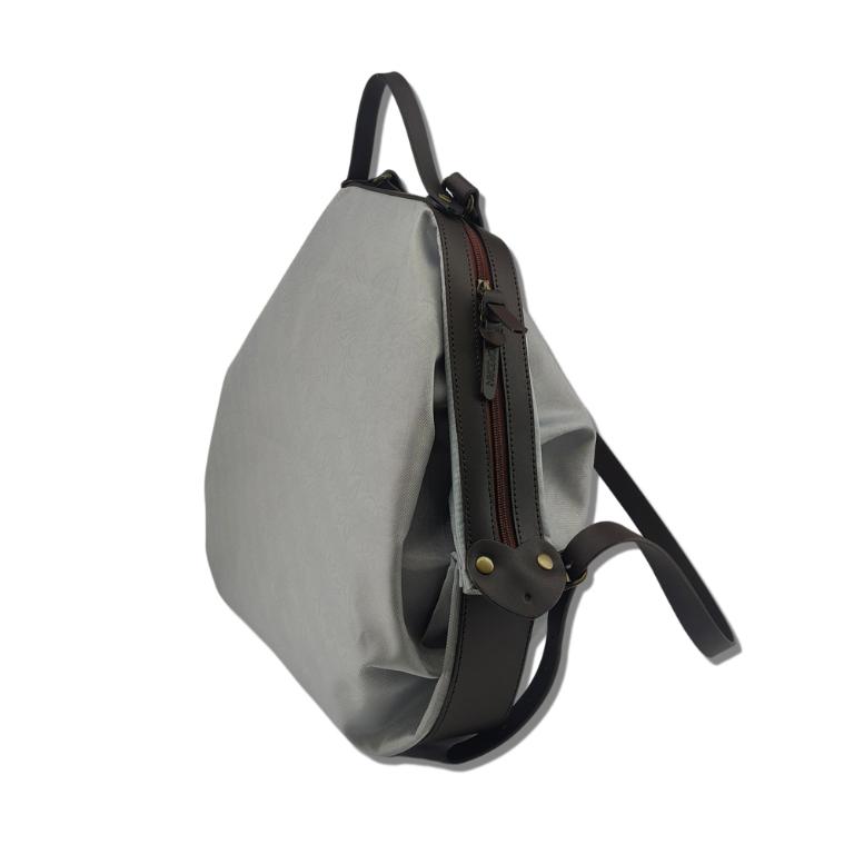 『絕版限量款』POPCORNGREEN折疊三用後背包(Ｍ)印花星鑽銀／贈送(顏色隨機)：POPCORNGREEN藝術聯名氣球狗擺飾(Ｓ)