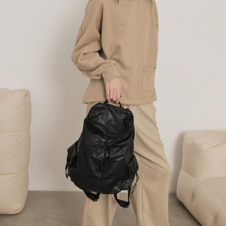 supportingrole 輕量羊皮多口袋分層後背包 黑