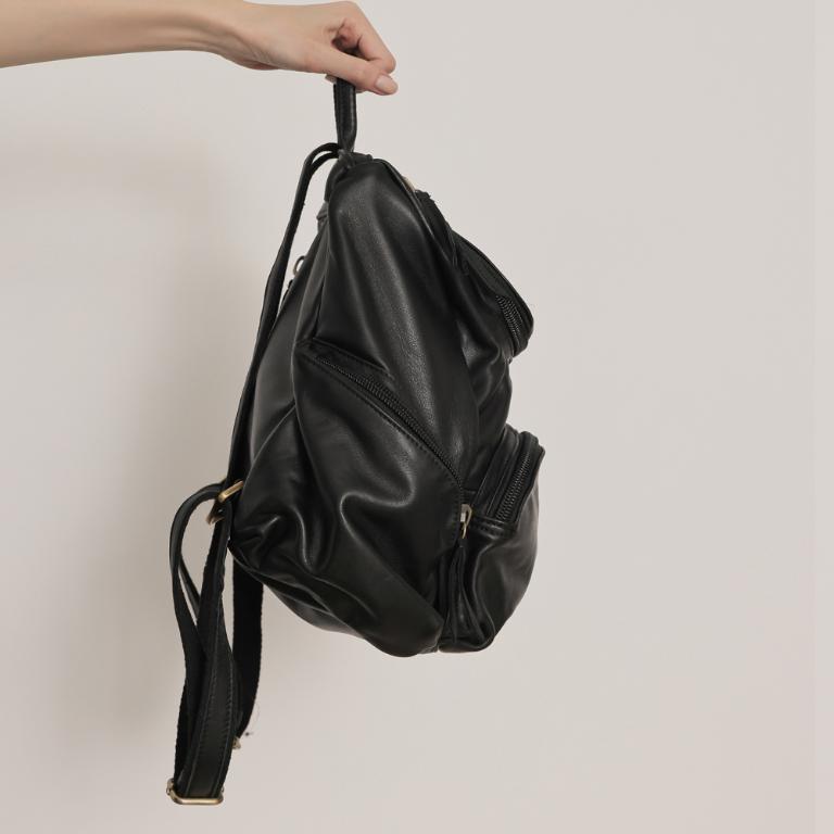 supportingrole 輕量羊皮U開口多空間設計後背包 黑